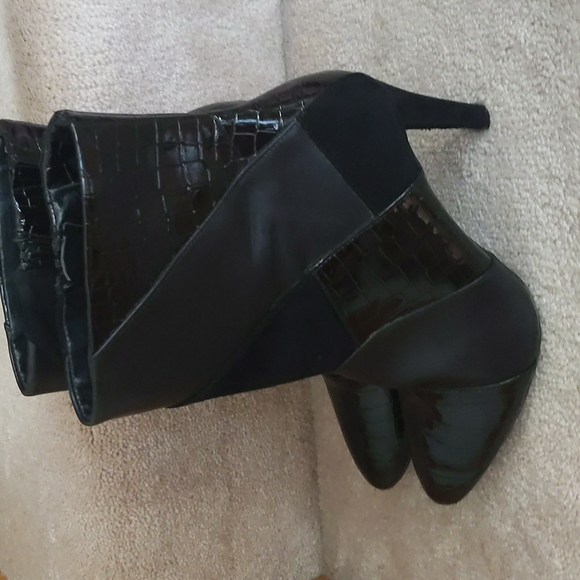 Rialto Casilda Mixed Textured Stiletto Booties 8M Black - Picture 6 of 16